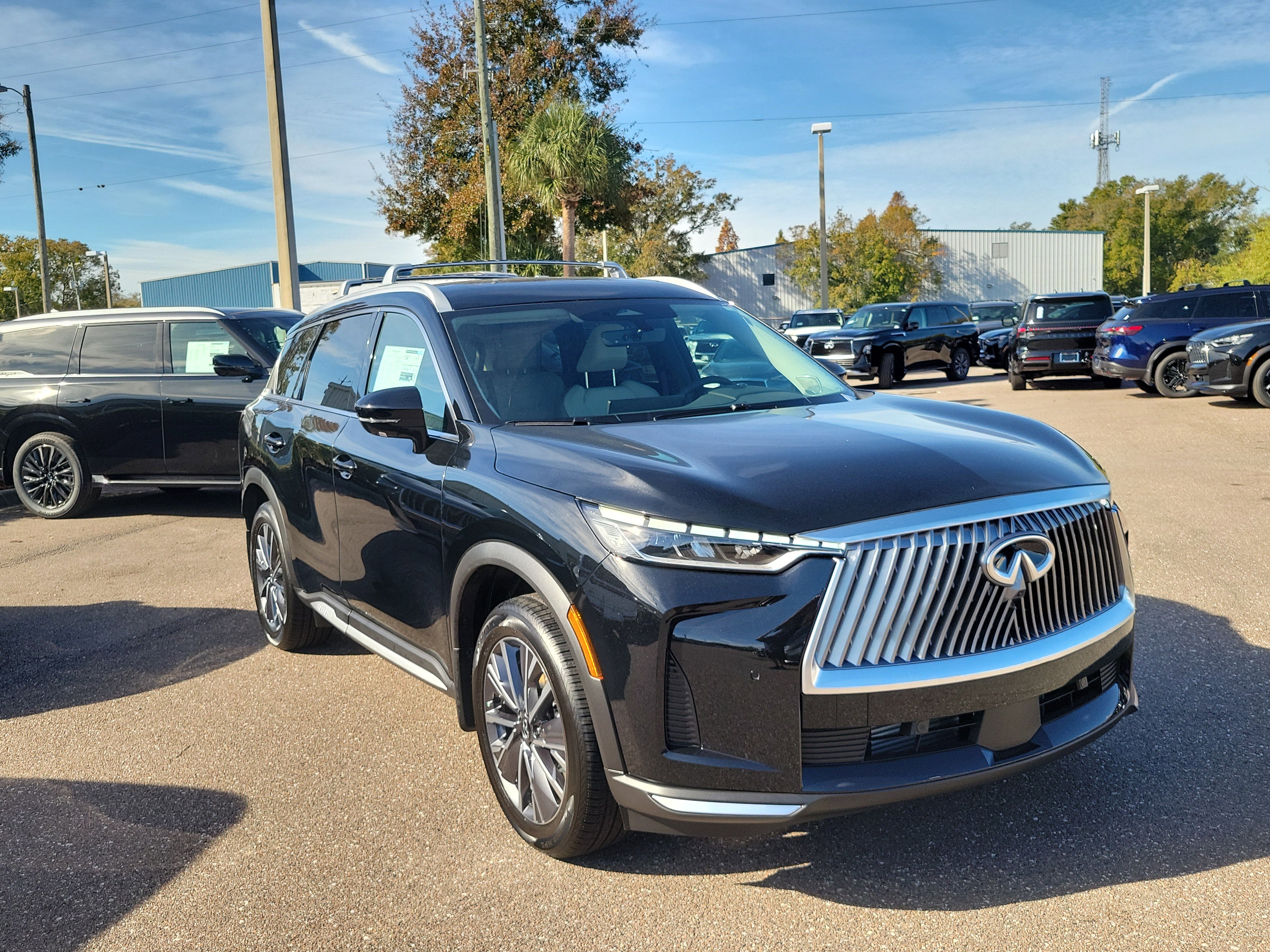 New 2026 INFINITI QX60 Luxe w/ Family Package image 2