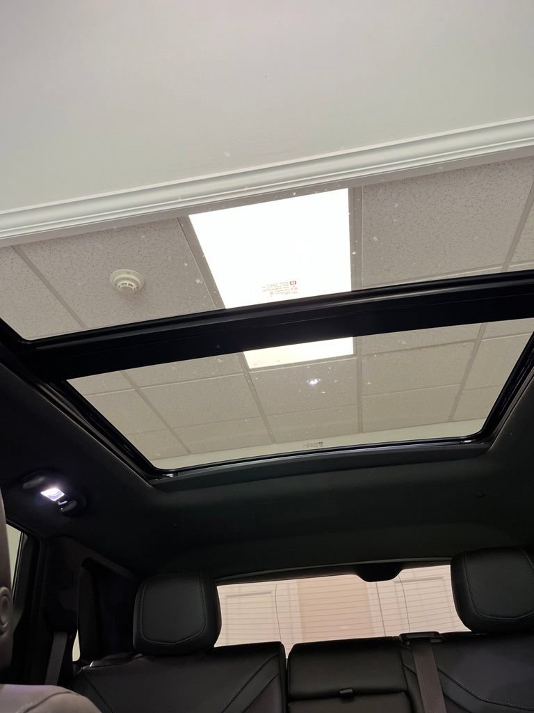 Certified 2024 Cadillac XT5 Premium Luxury w/ LPO, Floor Liner Package AWD/4WD image 23