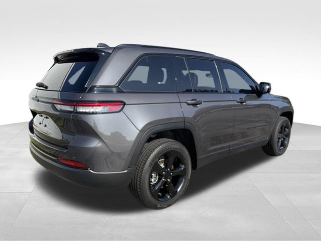 Used 2023 Jeep Grand Cherokee Altitude AWD/4WD image 17