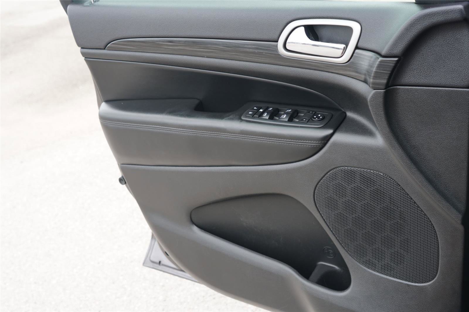Used 2019 Jeep Grand Cherokee Altitude AWD/4WD image 19