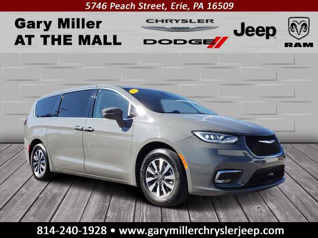 Used 2022 Chrysler Pacifica Touring-L FWD image 1