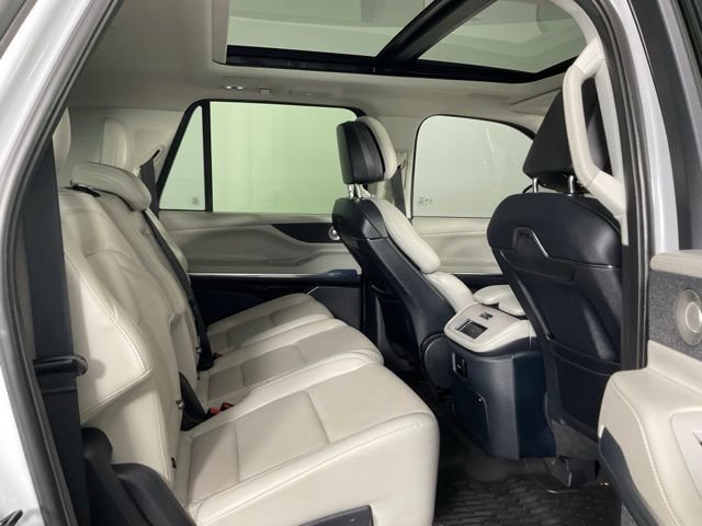 Used 2025 Lincoln Navigator L Reserve AWD/4WD image 32