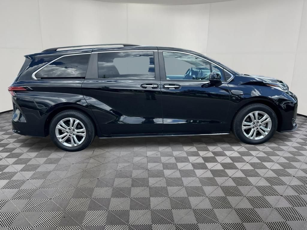 Used 2023 Toyota Sienna XSE w/ XSE Plus Package AWD/4WD image 10