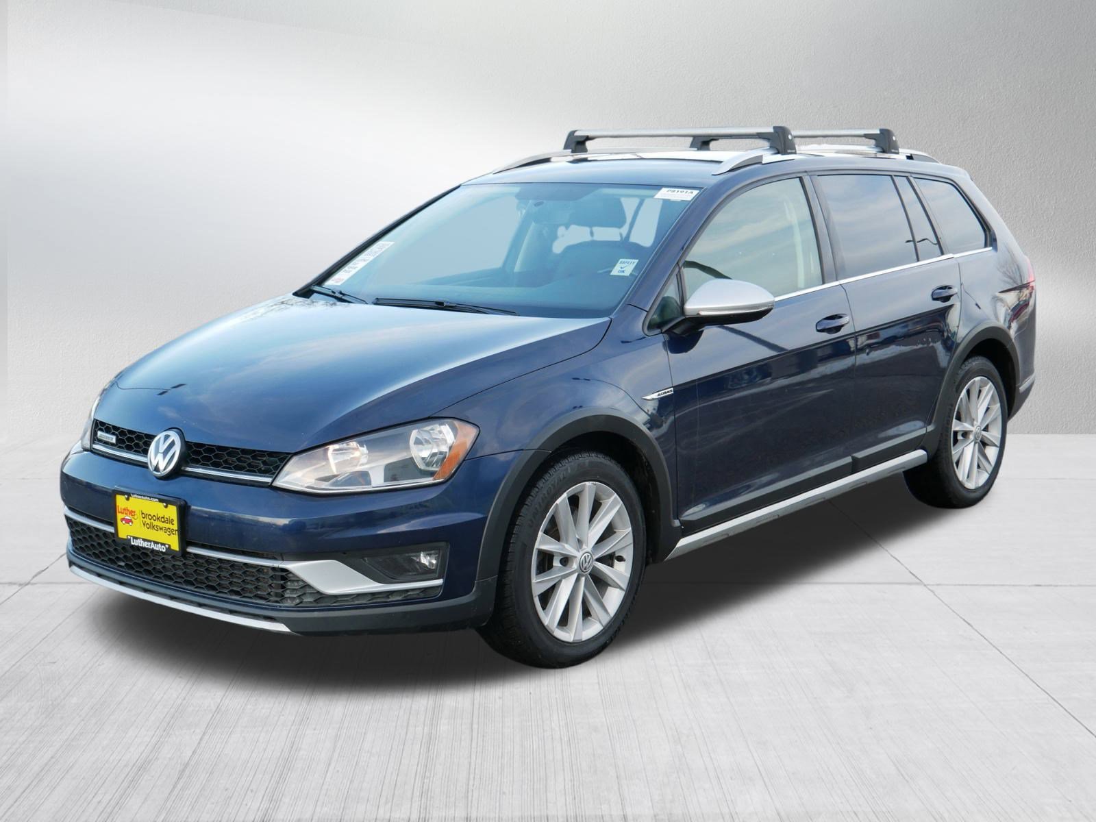 Used 2017 Volkswagen Golf Alltrack S image 3