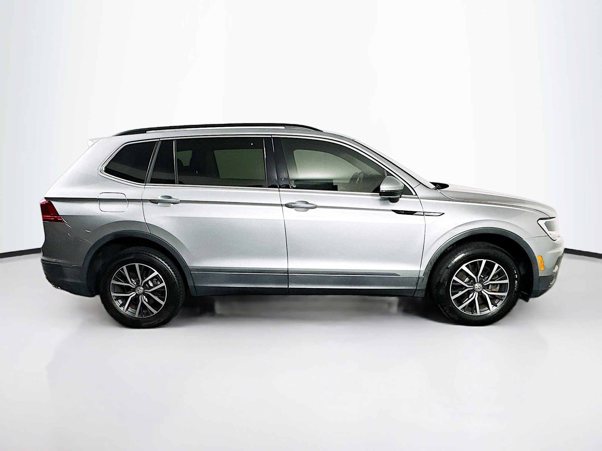 Used 2019 Volkswagen Tiguan SE w/ Panoramic Sunroof Package FWD image 10