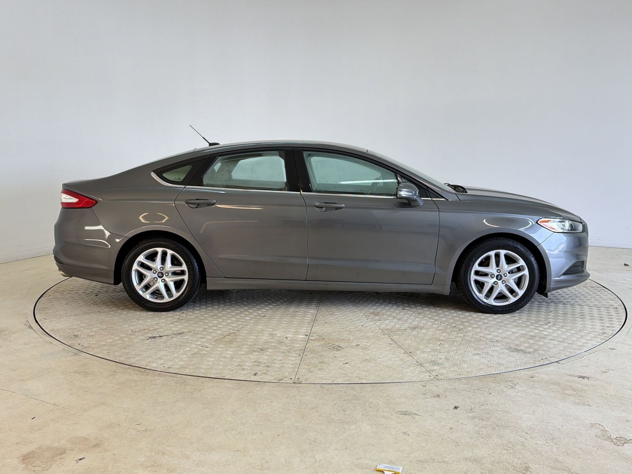 Used 2014 Ford Fusion SE image 8