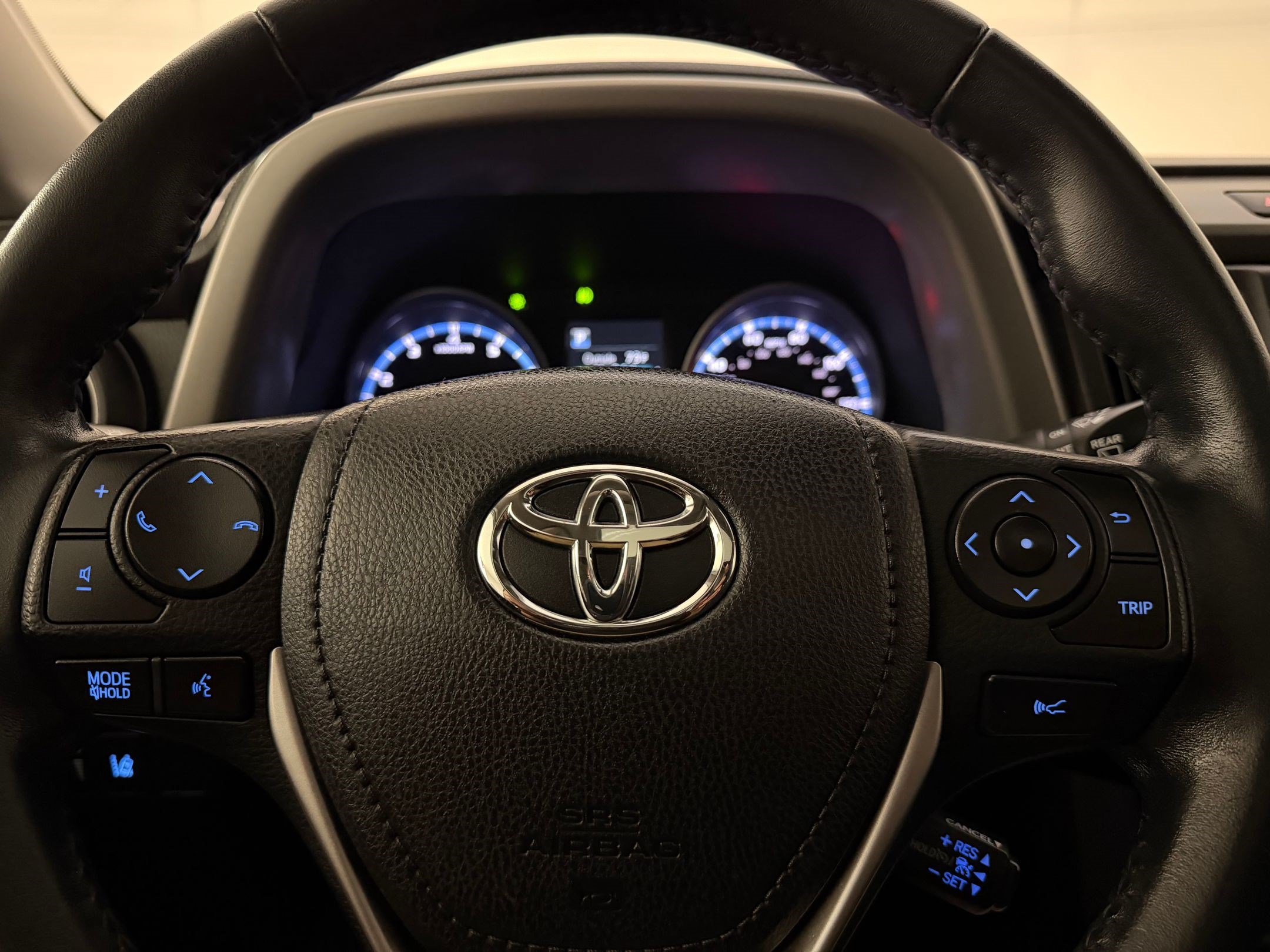 Used 2018 Toyota RAV4 XLE w/ Plus Extra Value Package AWD/4WD image 17