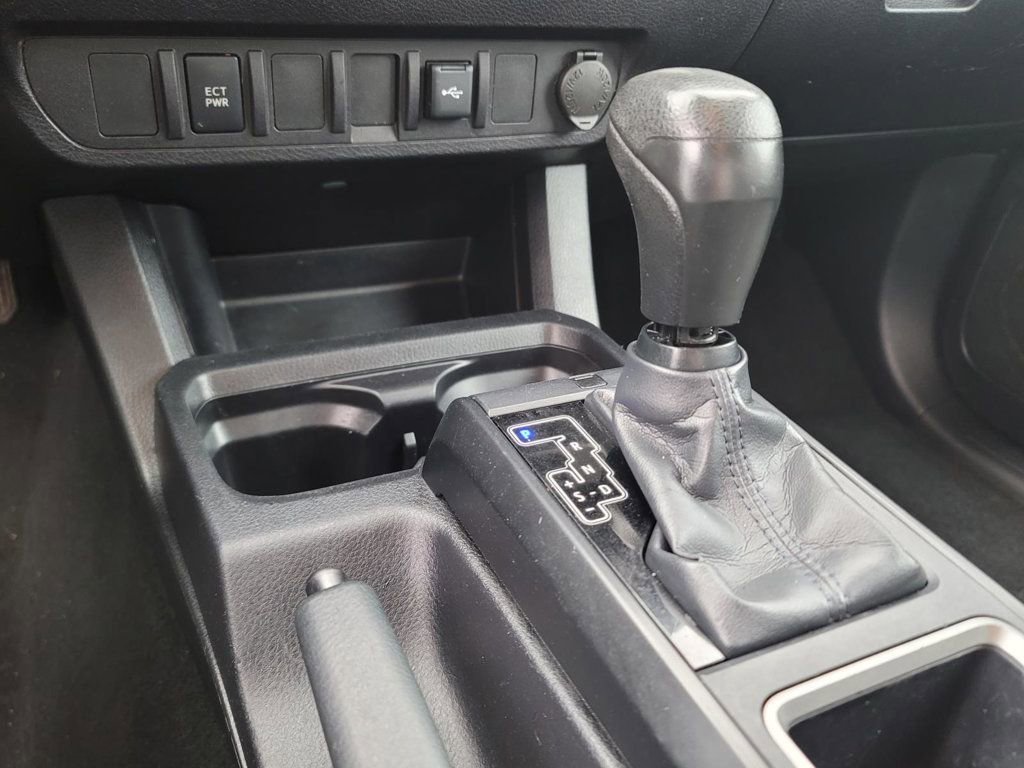 Used 2020 Toyota Tacoma SR image 16