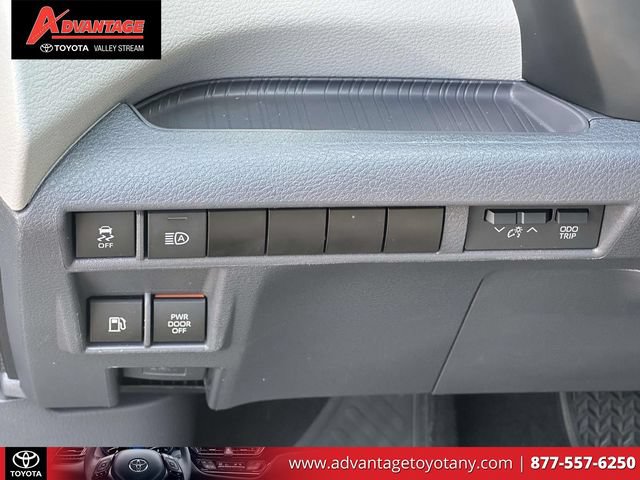 Used 2022 Toyota Sienna XLE w/ XLE Plus Package FWD image 24