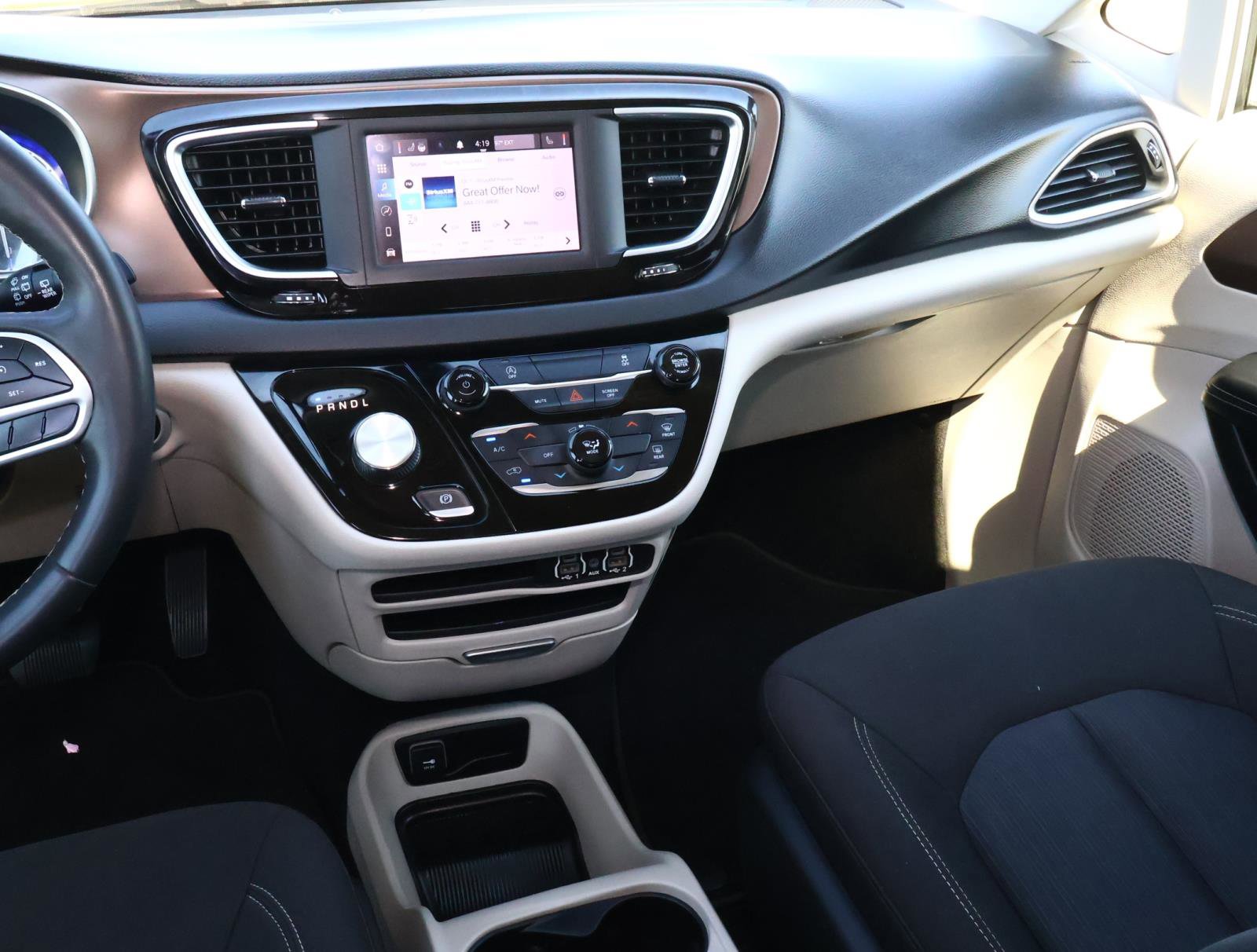 Used 2022 Chrysler Voyager LX FWD image 10