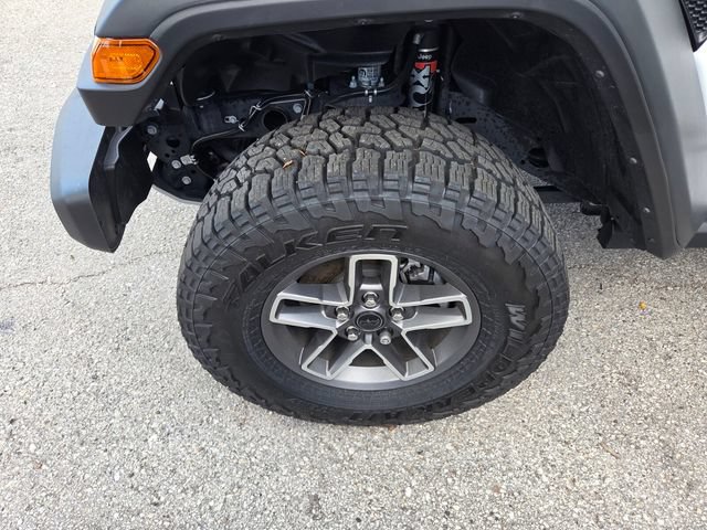 Certified 2025 Jeep Gladiator Mojave w/ Convenience Group AWD/4WD image 4