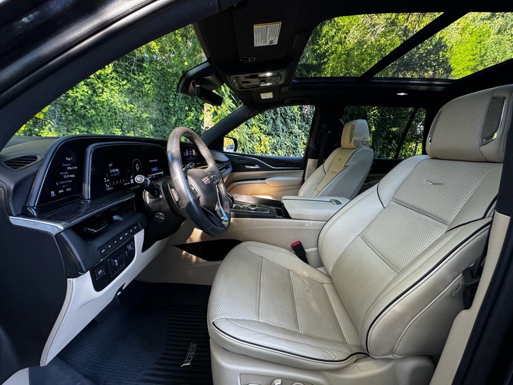 Used 2023 Cadillac Escalade Premium Luxury w/ Performance Package image 10