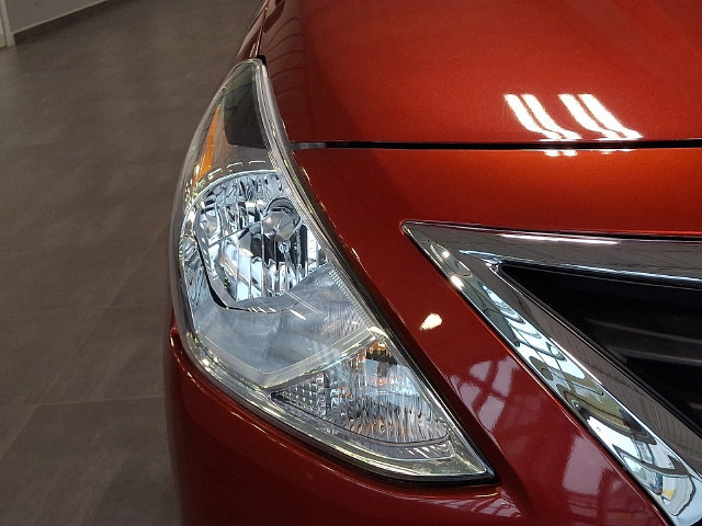 Used 2016 Nissan Versa SV FWD image 8