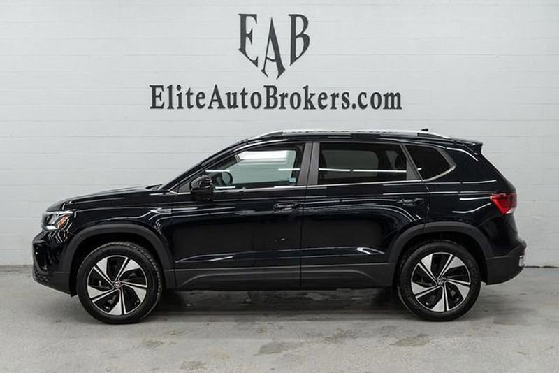 Used 2023 Volkswagen Taos SE image 2