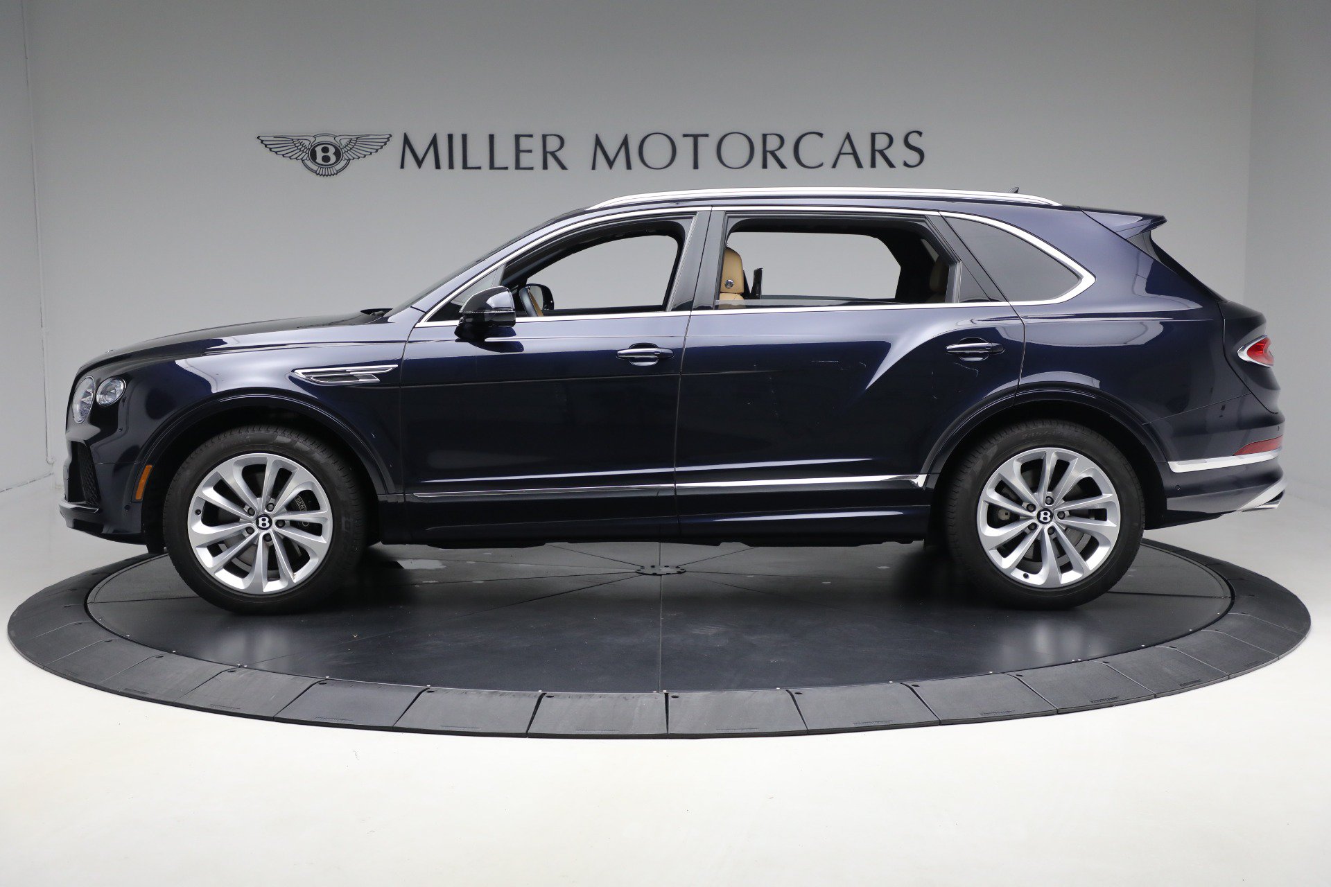 Certified 2024 Bentley Bentayga Extended Wheelbase AWD/4WD image 2