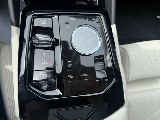 Used 2026 BMW 530i xDrive w/ Executive Package image 14