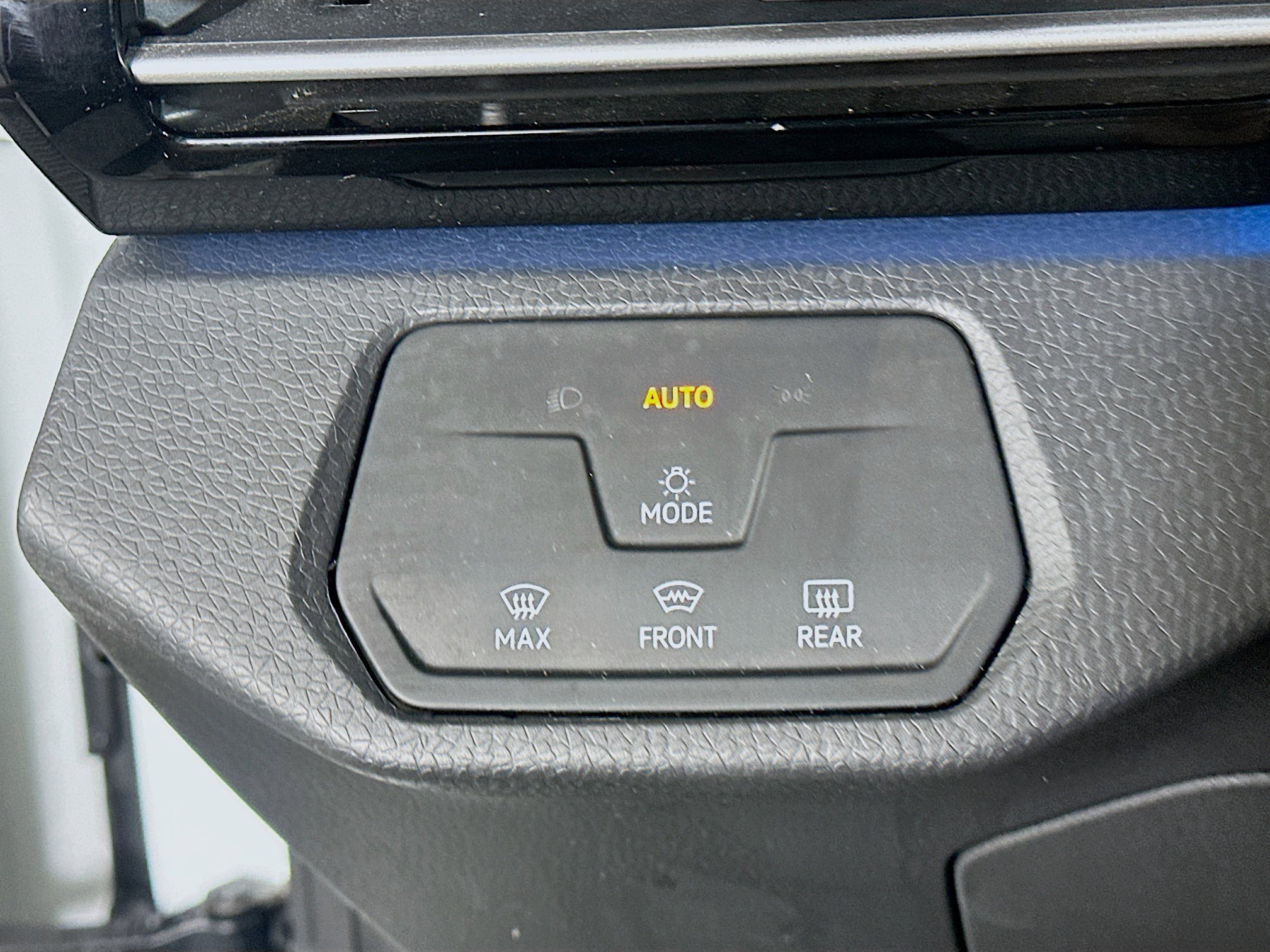 Used 2023 Volkswagen ID.4 Pro AWD/4WD image 17