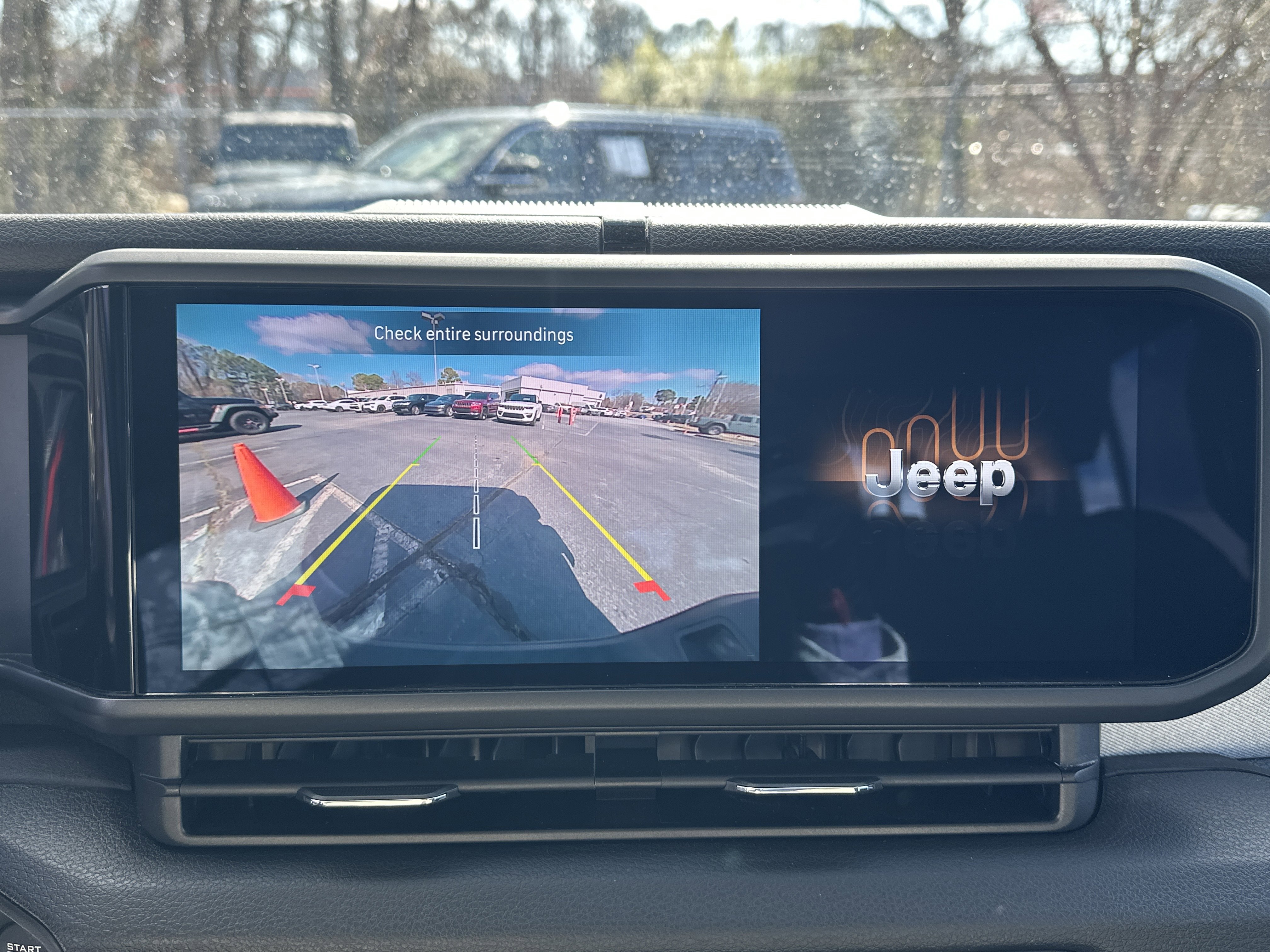 Used 2025 Jeep Gladiator Sport image 19