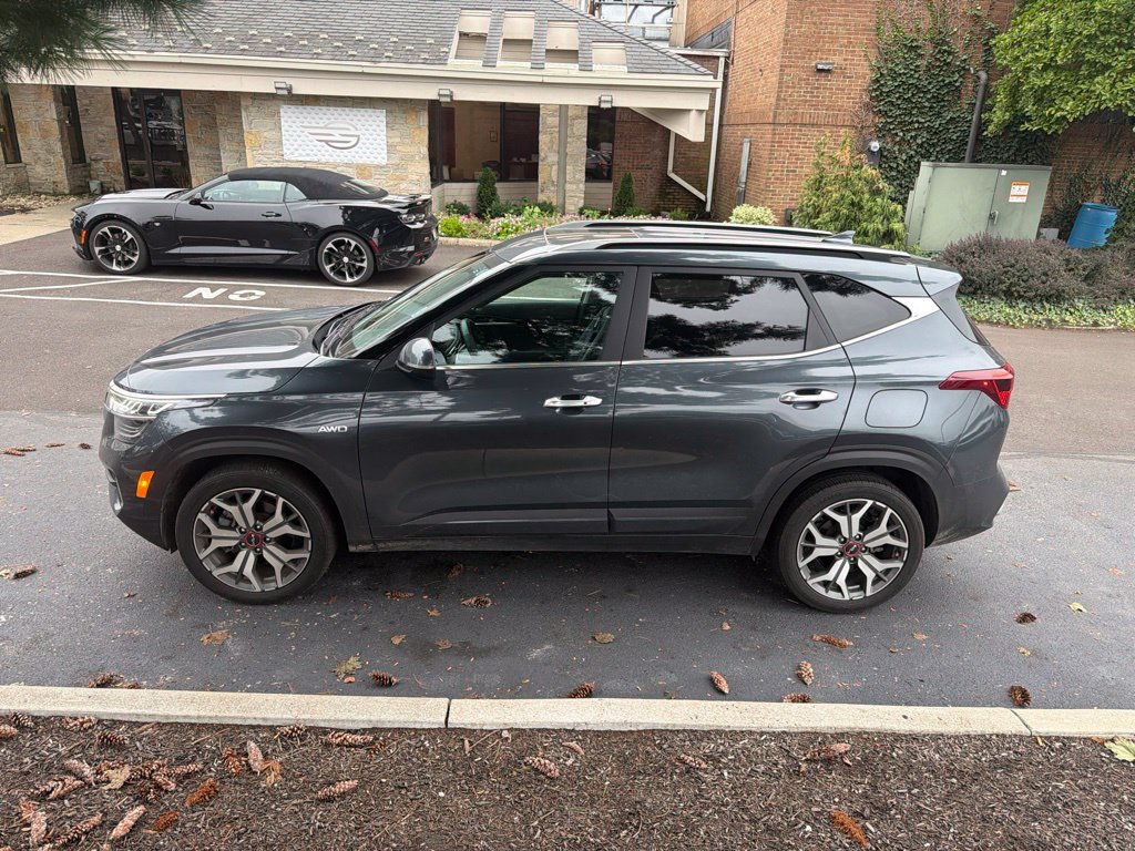 Used 2023 Kia Seltos SX w/ SX Sunroof Package AWD/4WD image 11