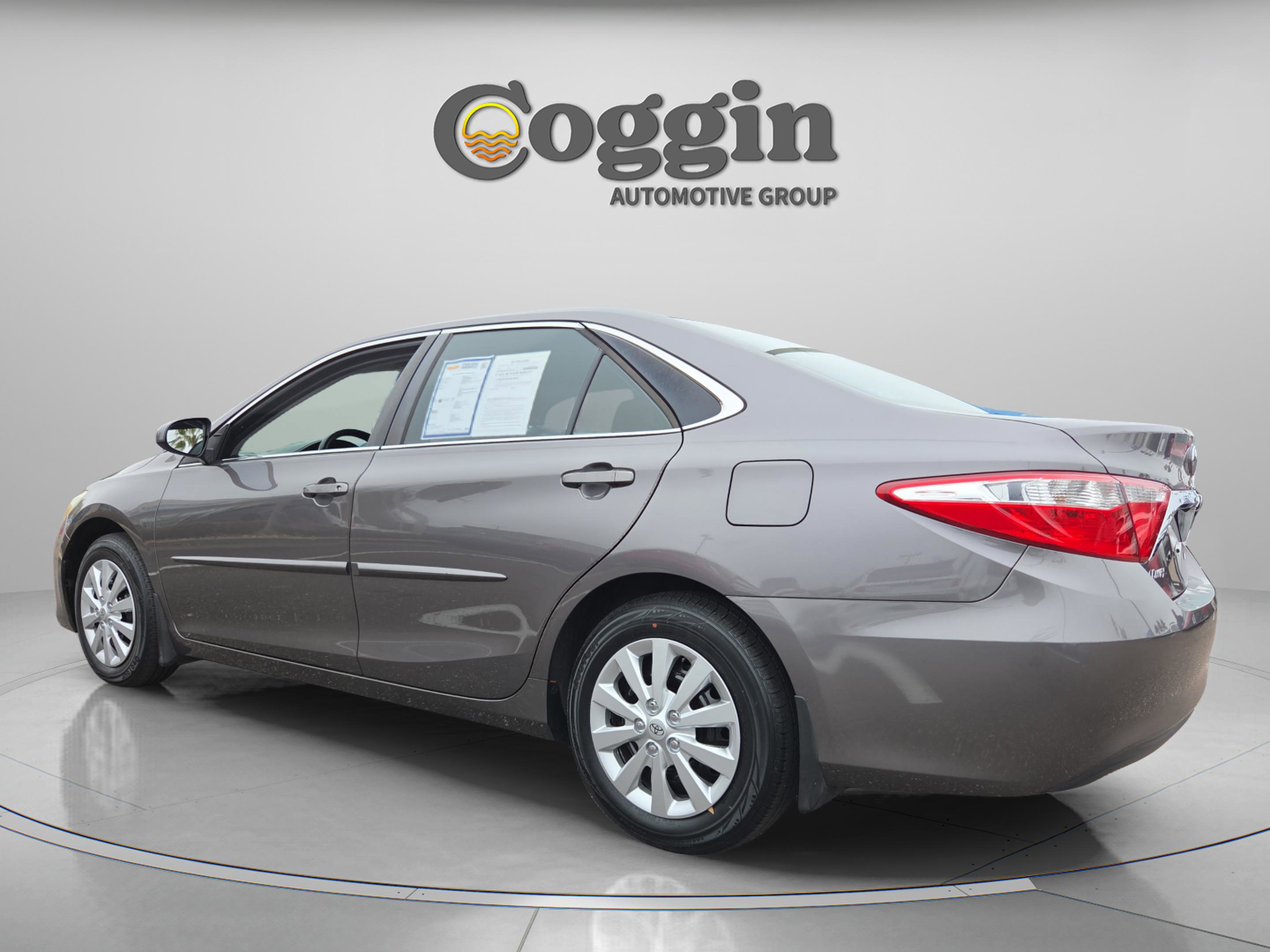 Used 2015 Toyota Camry LE image 4