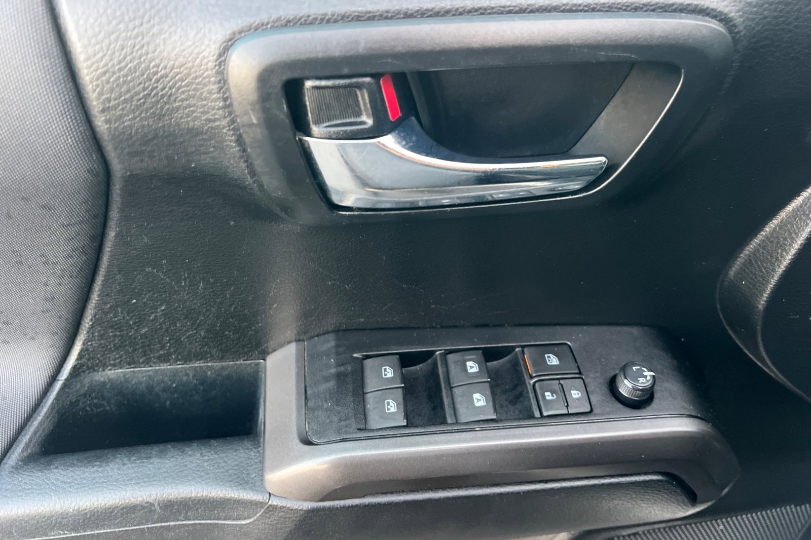 Used 2021 Toyota Tacoma TRD Off-Road image 12