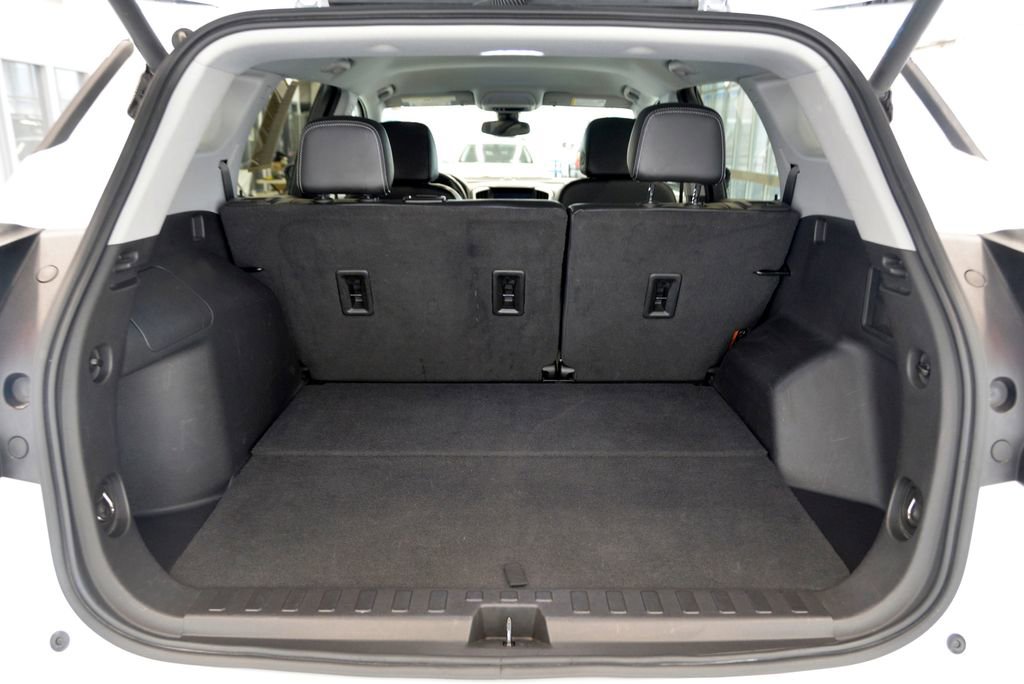 Used 2023 GMC Terrain SLT AWD/4WD image 28