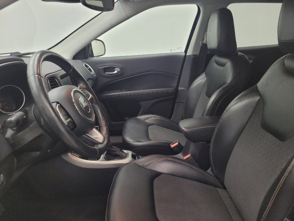 Used 2018 Jeep Compass Latitude w/ Popular Equipment Group FWD image 17