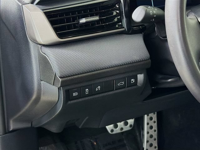 Used 2025 Toyota Camry SE FWD image 10