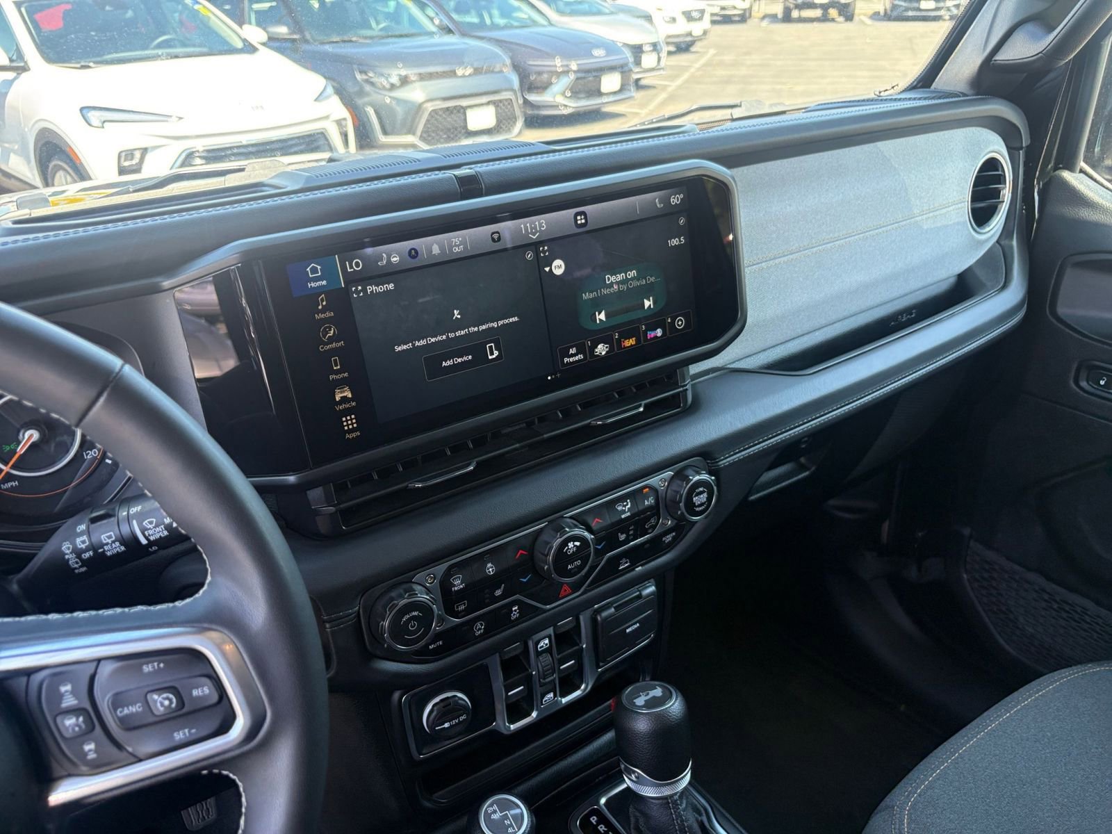 Used 2025 Jeep Wrangler Unlimited Sahara AWD/4WD image 17