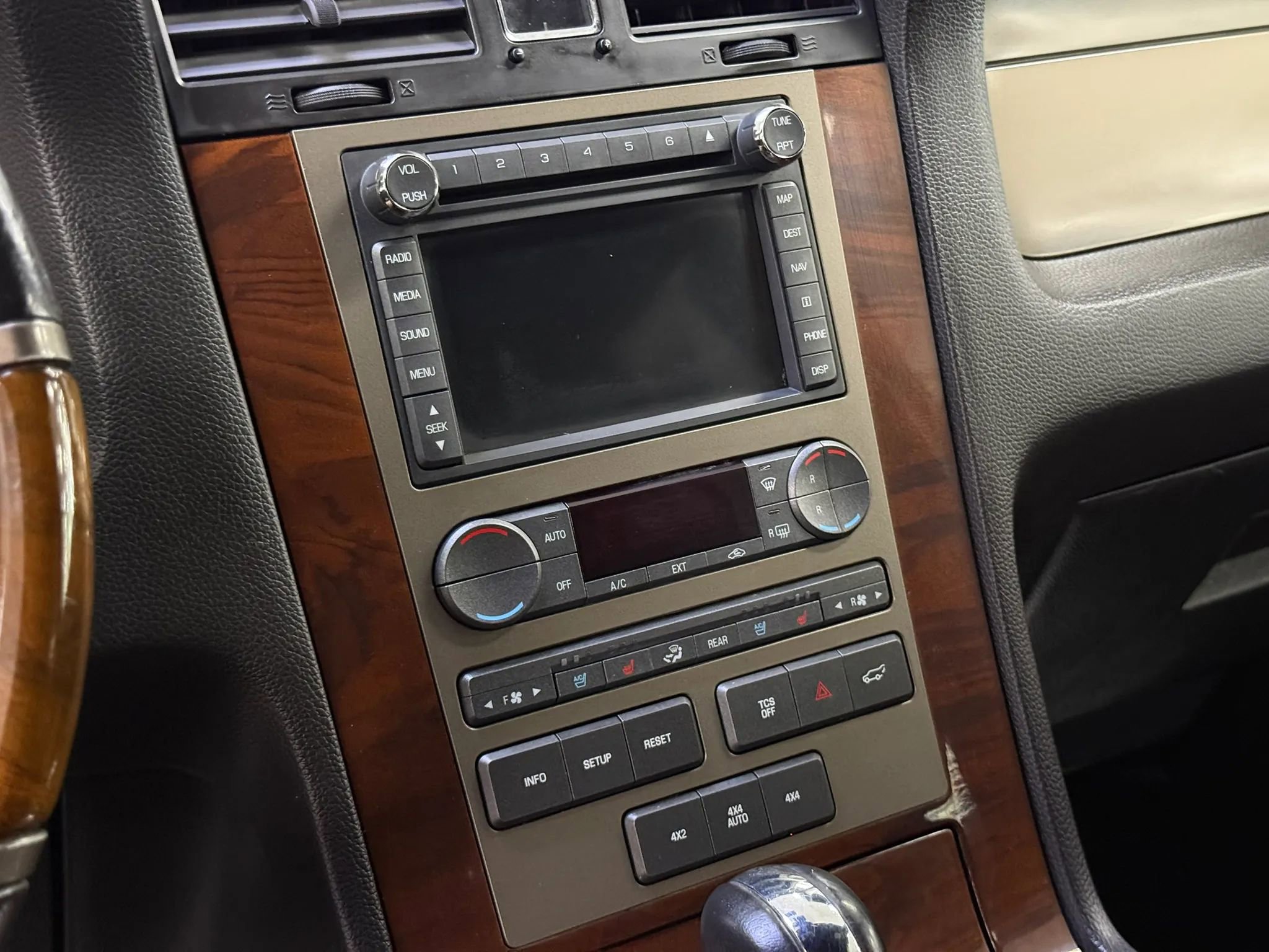 Used 2012 Lincoln Navigator L 4WD image 37