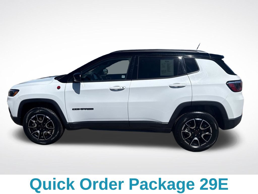 Used 2025 Jeep Compass Trailhawk AWD/4WD image 2