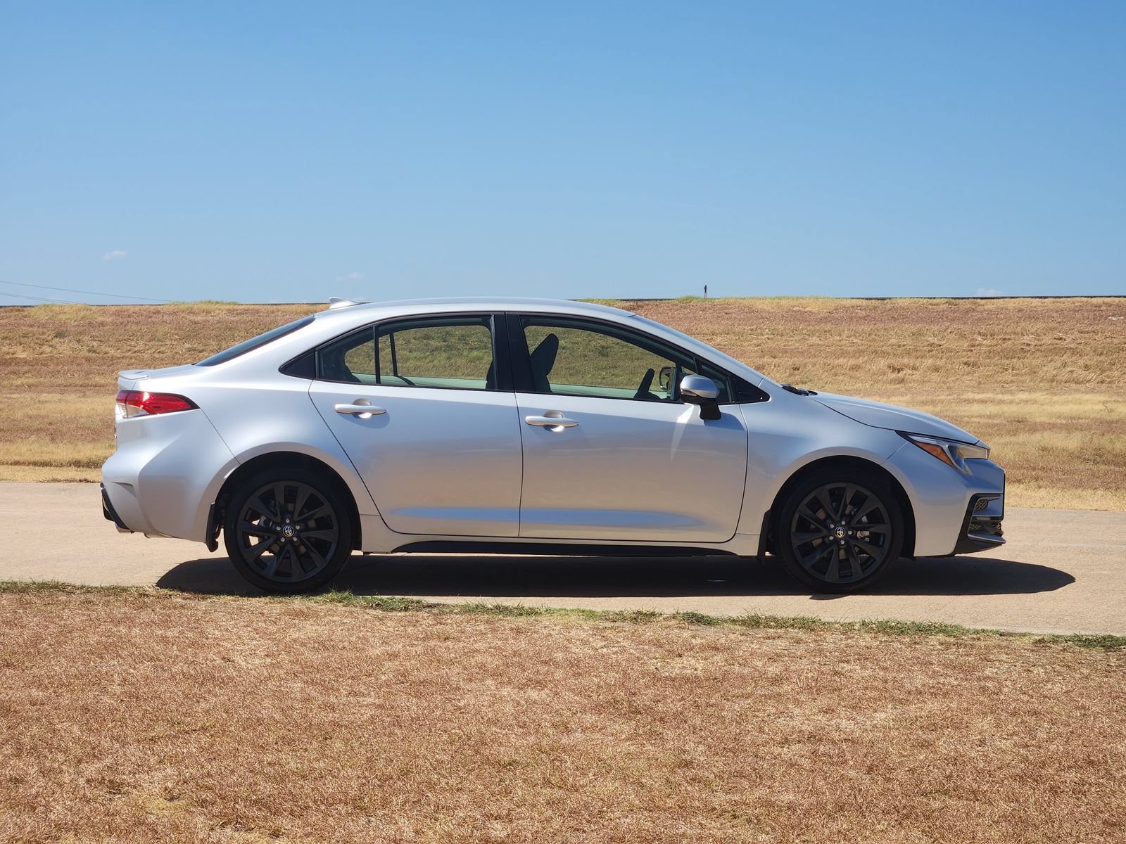 New 2026 Toyota Corolla SE w/ SE Premium Package FWD image 7