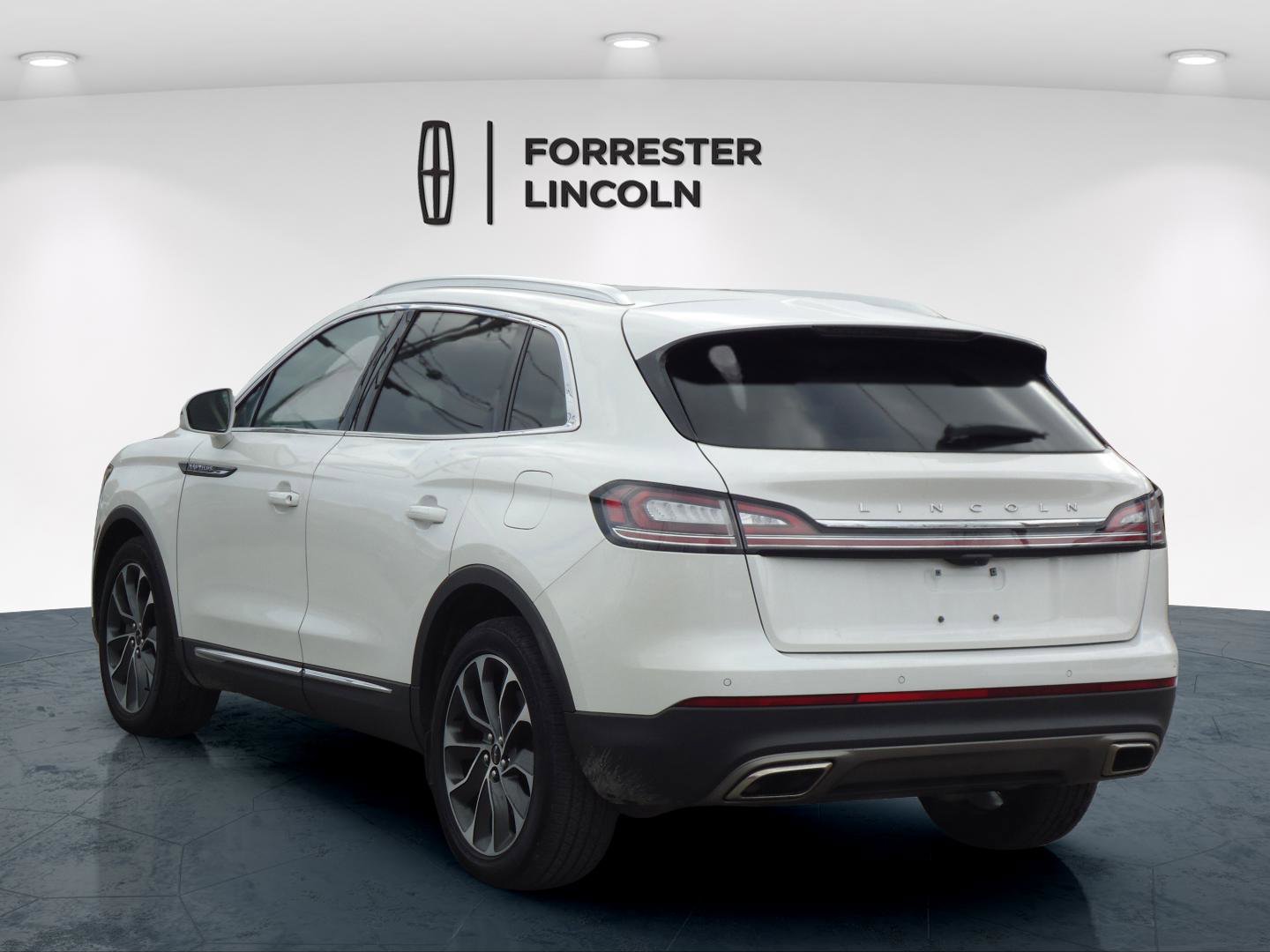 Used 2023 Lincoln Nautilus Reserve image 5