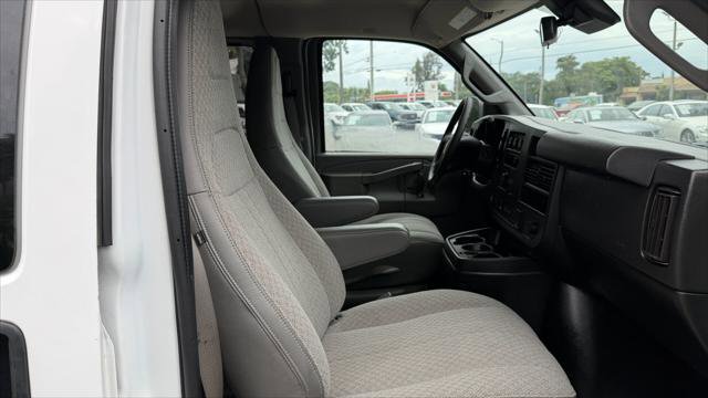 Used 2020 Chevrolet Express 3500 LT w/ LT Preferred Equipment Group RWD image 18