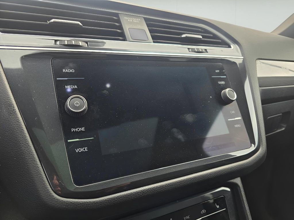 Used 2022 Volkswagen Tiguan SE R-Line image 18
