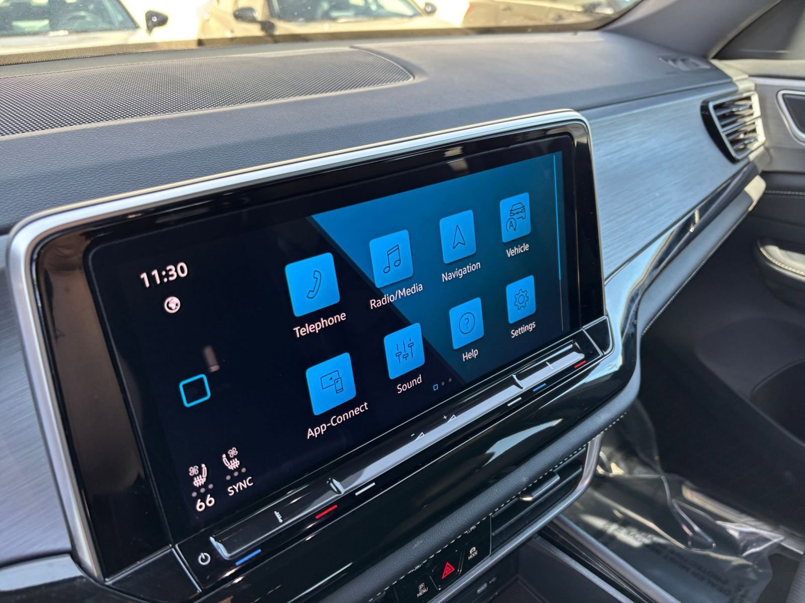 Used 2025 Volkswagen Atlas Cross Sport SE image 21