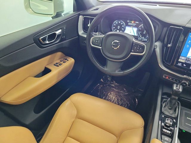 Used 2018 Volvo XC60 T6 Momentum w/ Convenience Package image 15