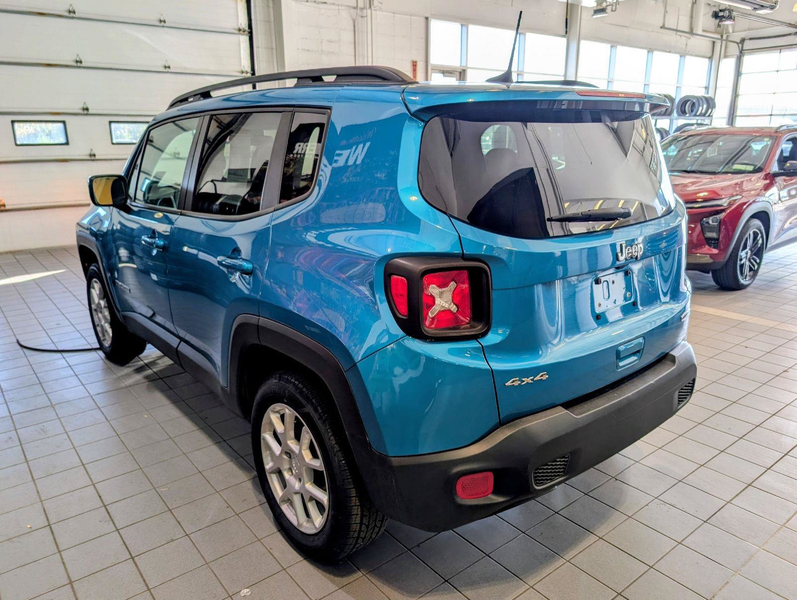 Used 2021 Jeep Renegade Latitude AWD/4WD image 6