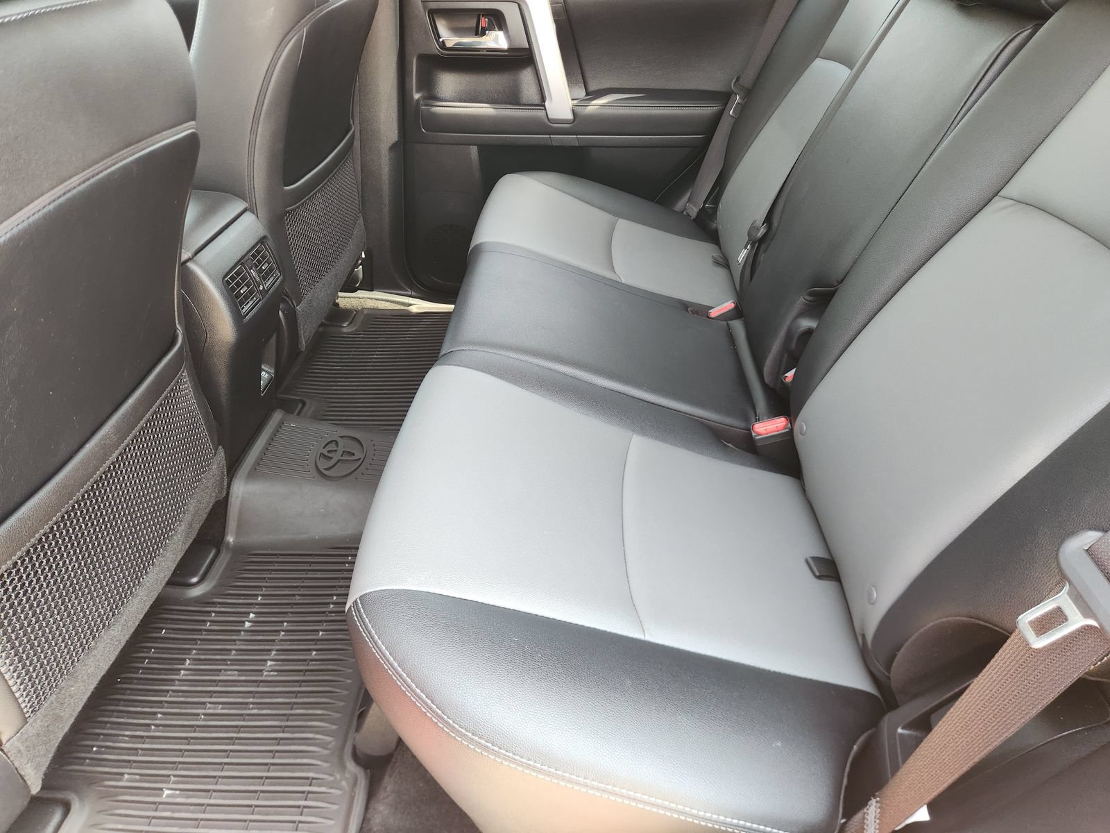 Used 2022 Toyota 4Runner SR5 Premium w/ Moonroof Package RWD image 35