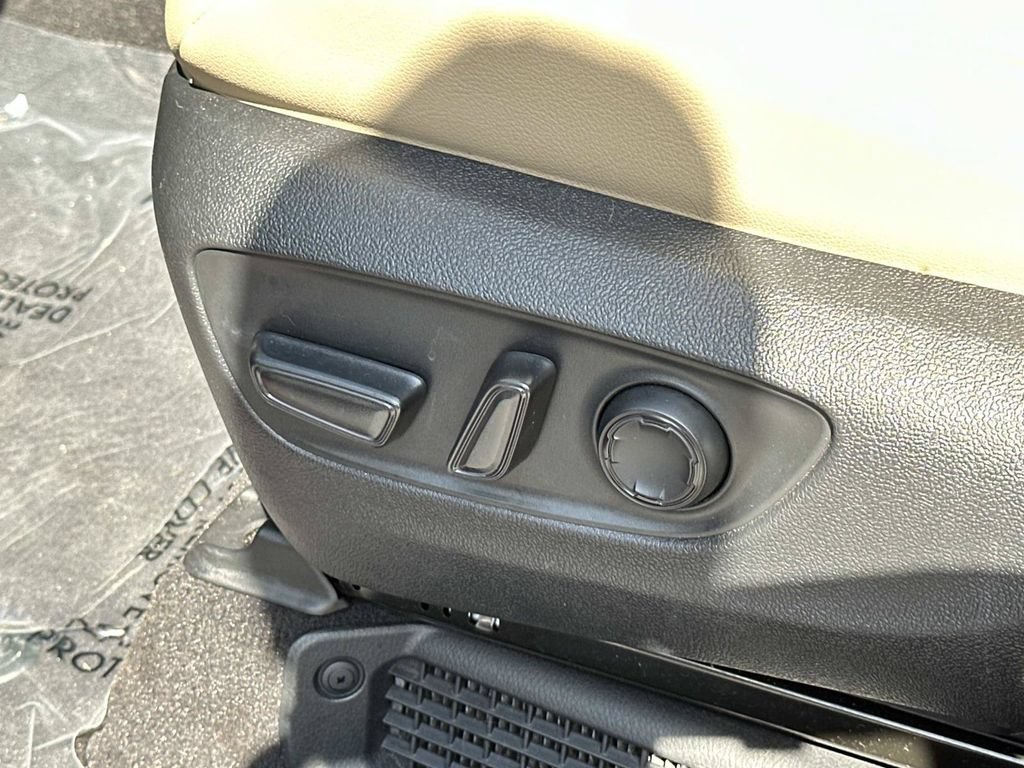 Used 2024 Toyota Sienna XLE FWD image 26