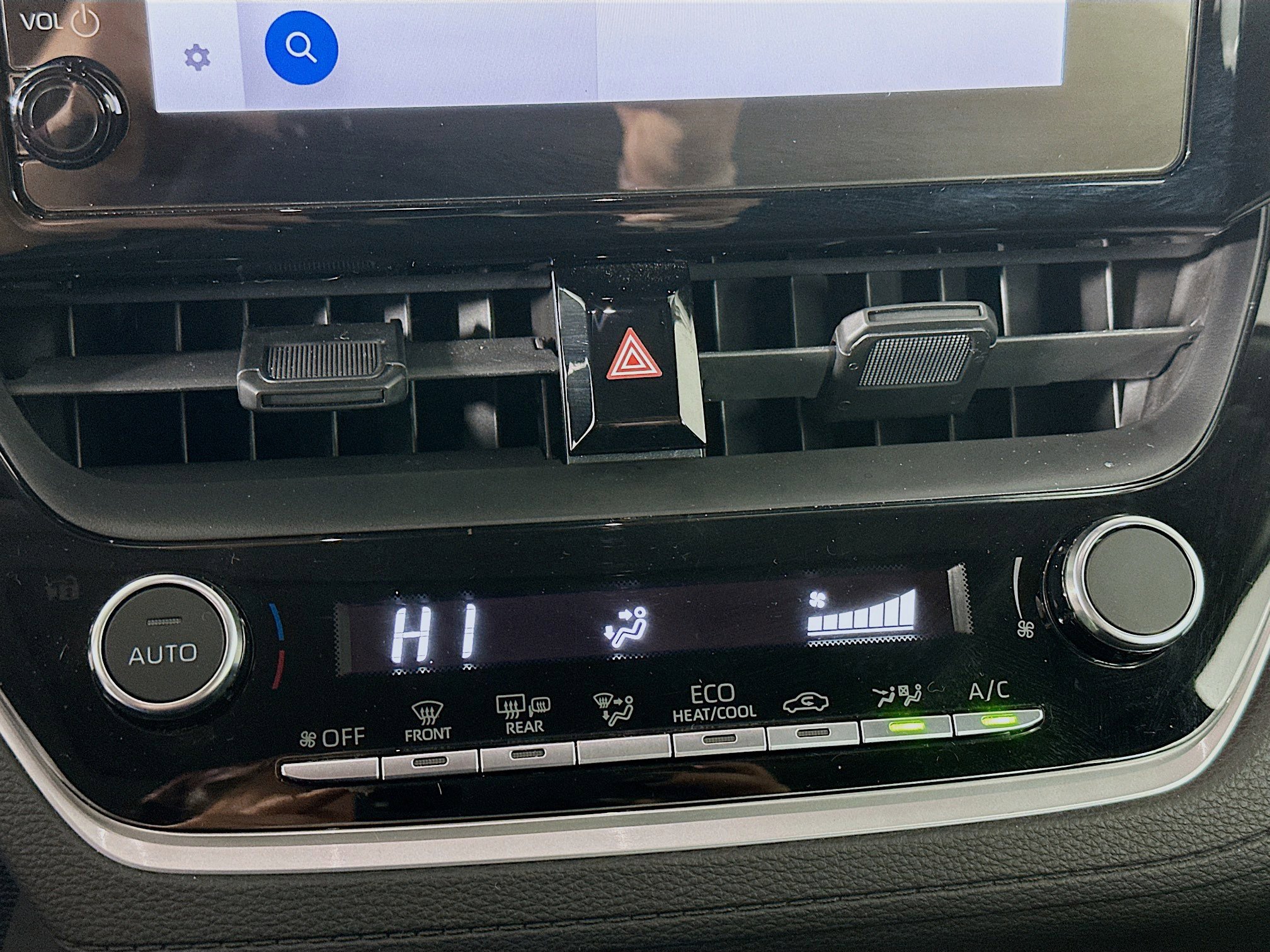 Used 2024 Toyota Corolla Cross LE image 24