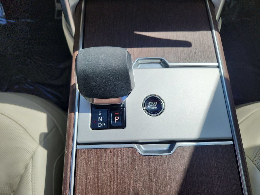 Certified 2025 Land Rover Range Rover SE AWD/4WD image 16