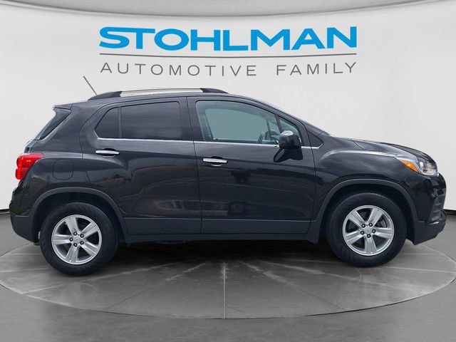 Used 2020 Chevrolet Trax LT w/ Sun & Sound Package FWD image 4