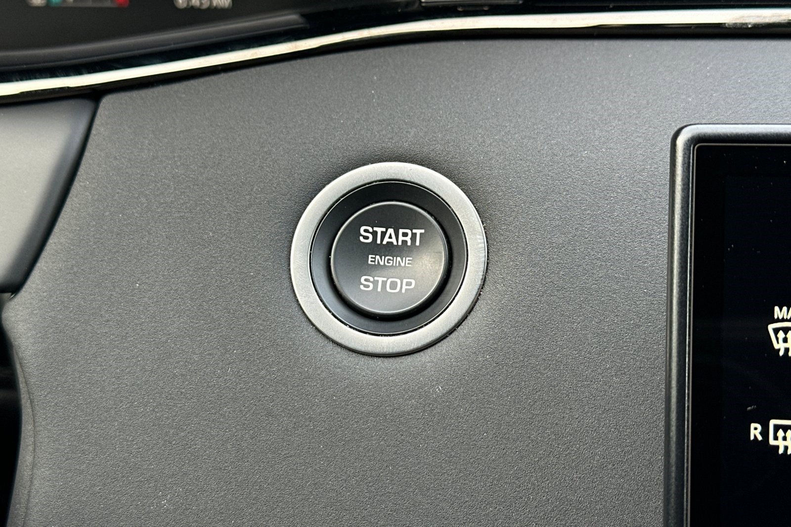 Used 2024 Land Rover Range Rover Evoque Dynamic SE image 34