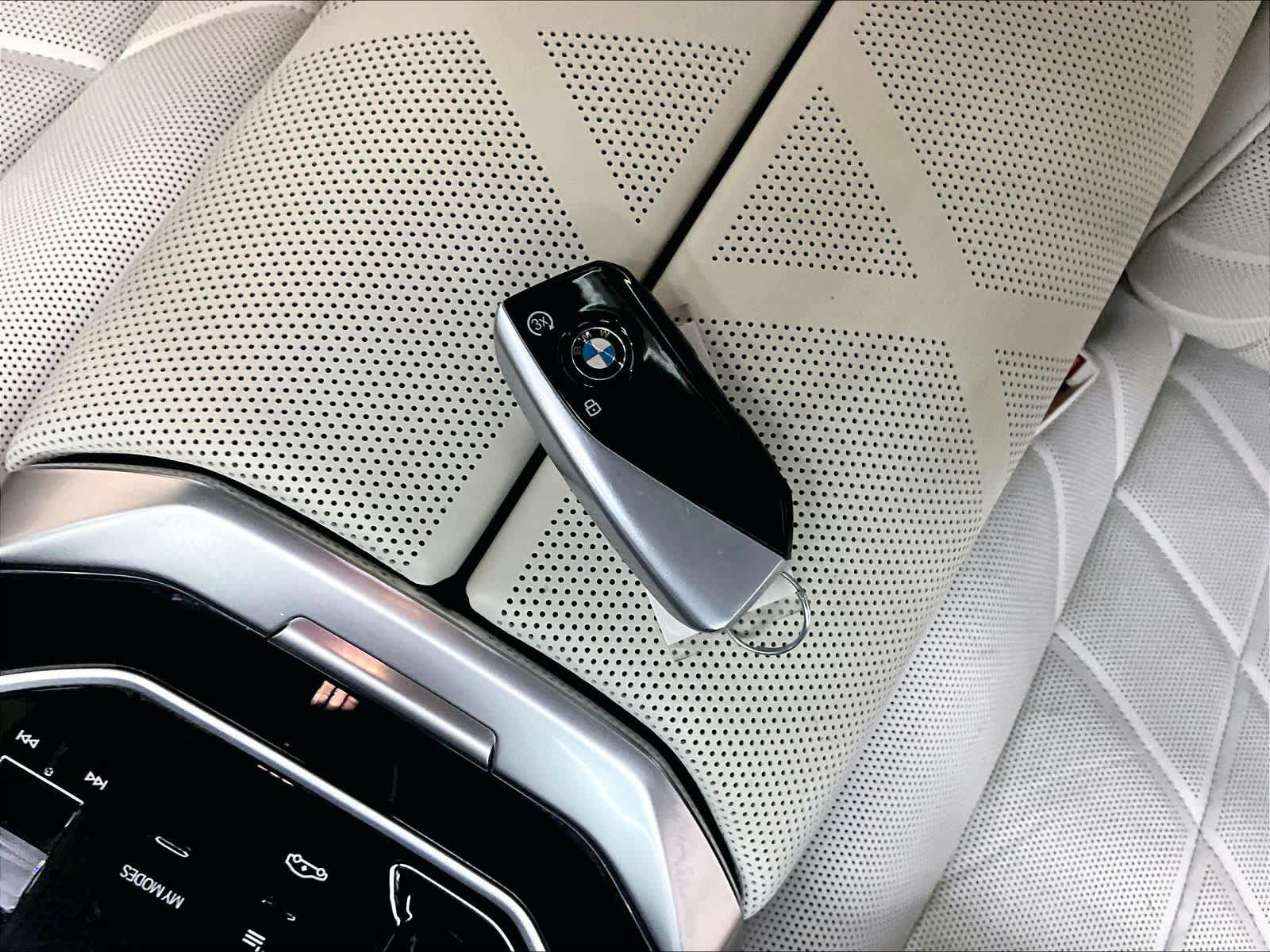 Used 2024 BMW i7 xDrive60 w/ Executive Package AWD/4WD image 14