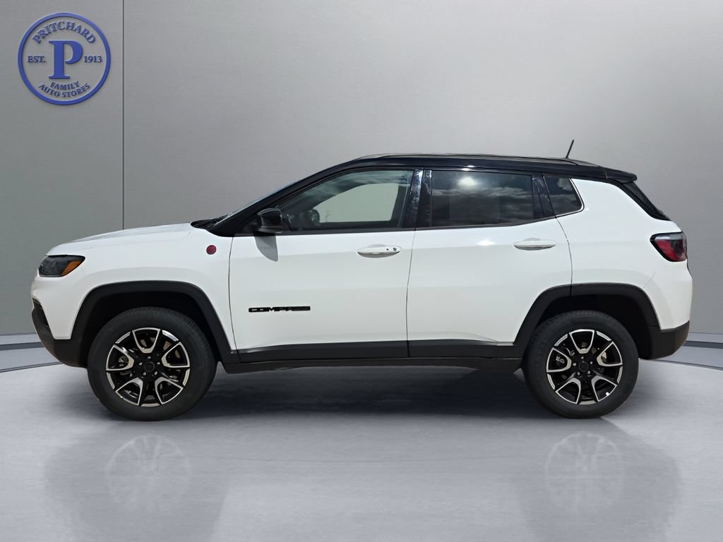 Used 2025 Jeep Compass Trailhawk AWD/4WD image 4