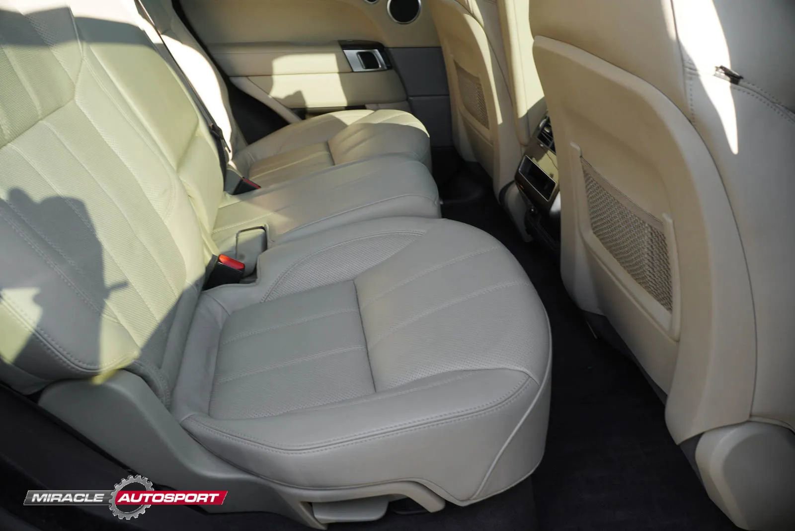 Used 2014 Land Rover Range Rover Sport image 39