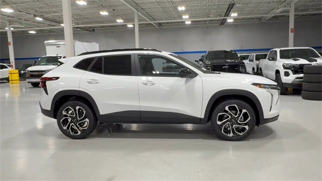 New 2026 Chevrolet Trax RS image 3