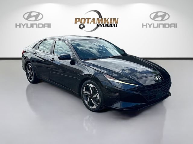 Used 2023 Hyundai Elantra SEL w/ Convenience Package FWD image 3