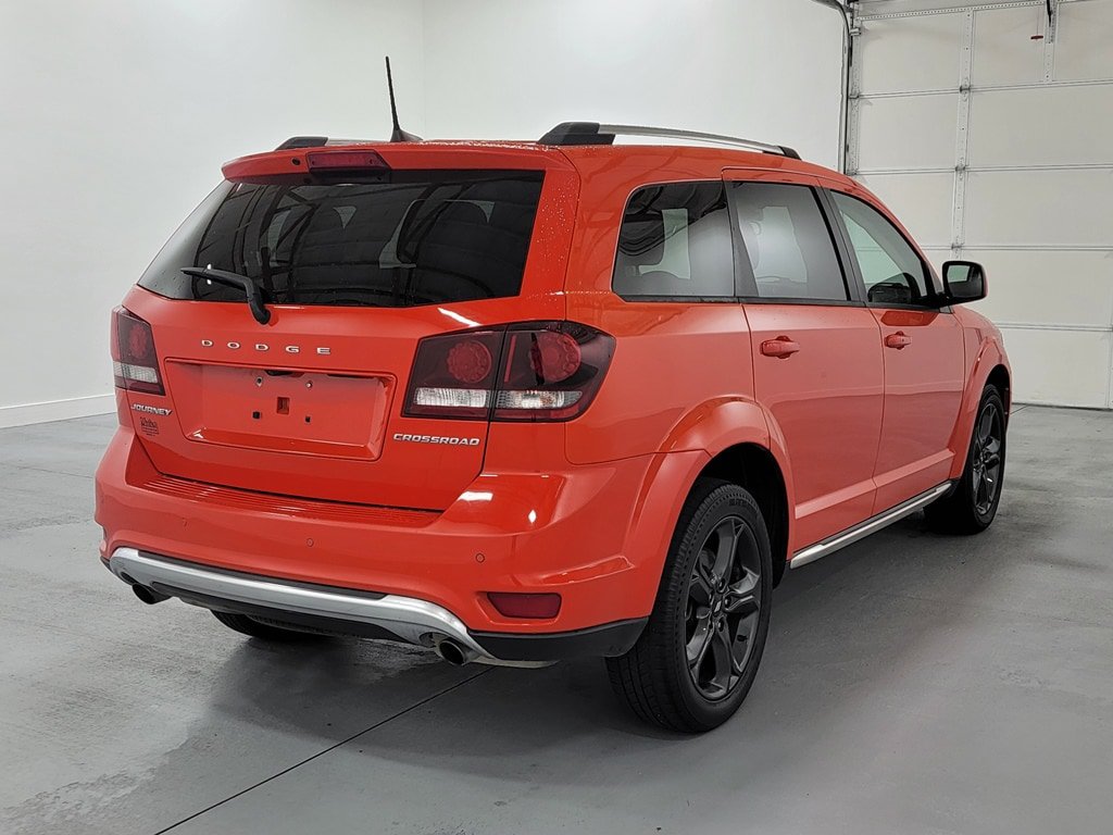 Used 2018 Dodge Journey Crossroad w/ Nav & Sun Group FWD image 9